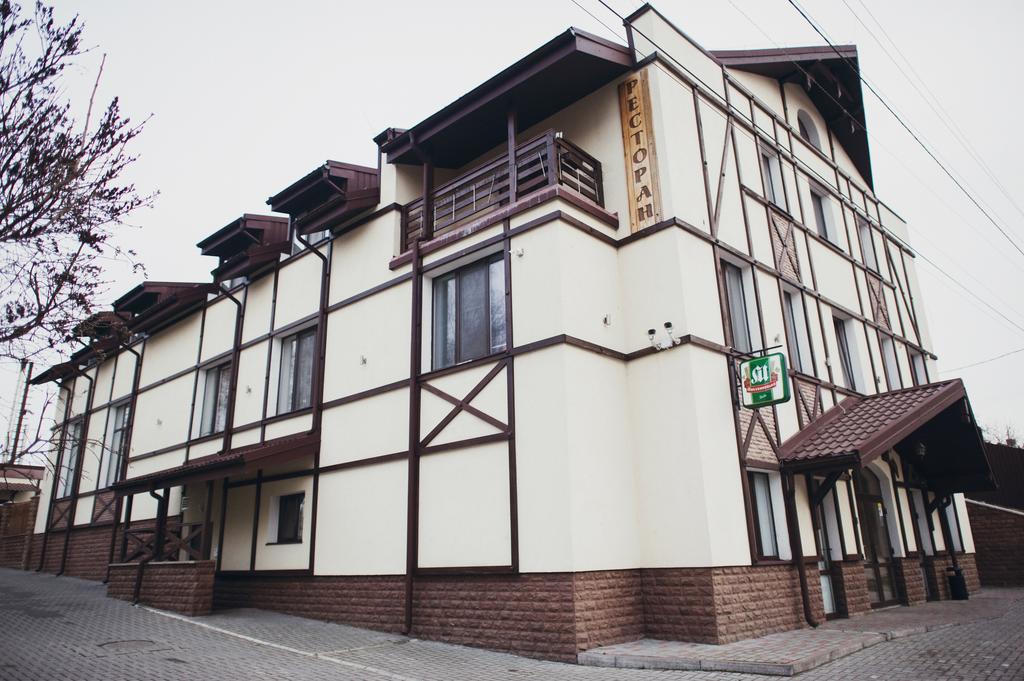 Complex Zolota Pidkova Hotel Zolochiv Exterior photo