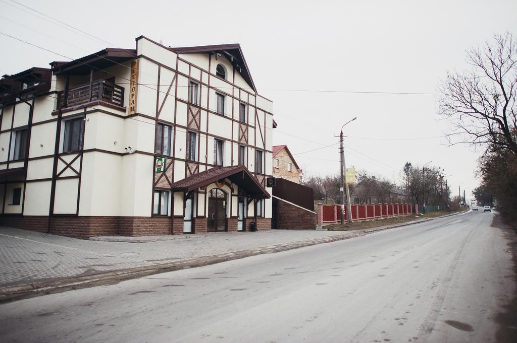 Complex Zolota Pidkova Hotel Zolochiv Exterior photo